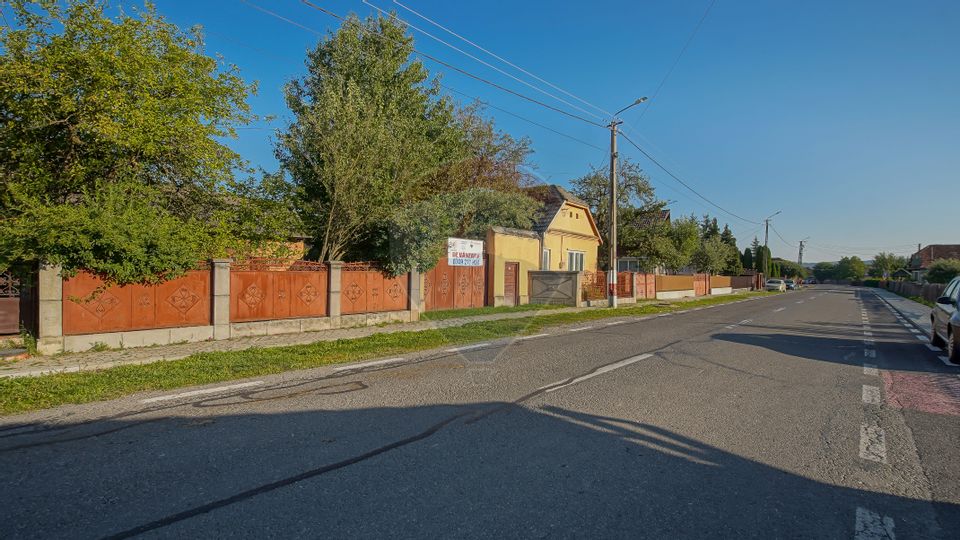 Teren intravilan 7.255 mp +casă rustică – ideal pensiune în Vama Buzău