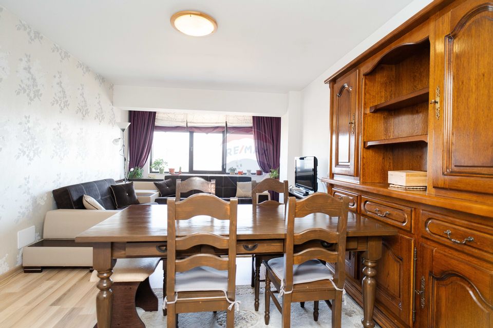 Apartament cu 3 camere de vânzare în zona Nicolina