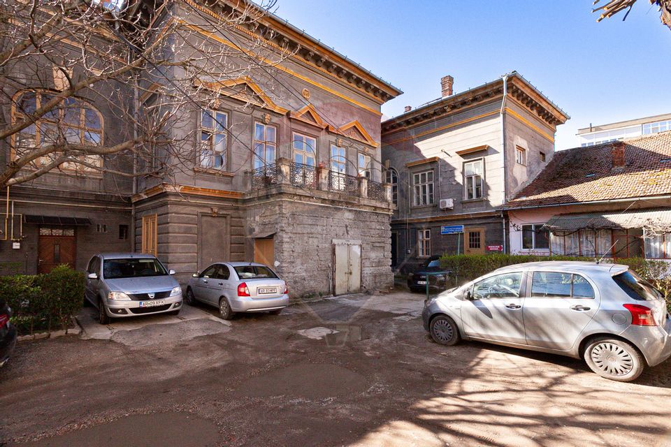 272sq.m Commercial Space for sale, Ultracentral area