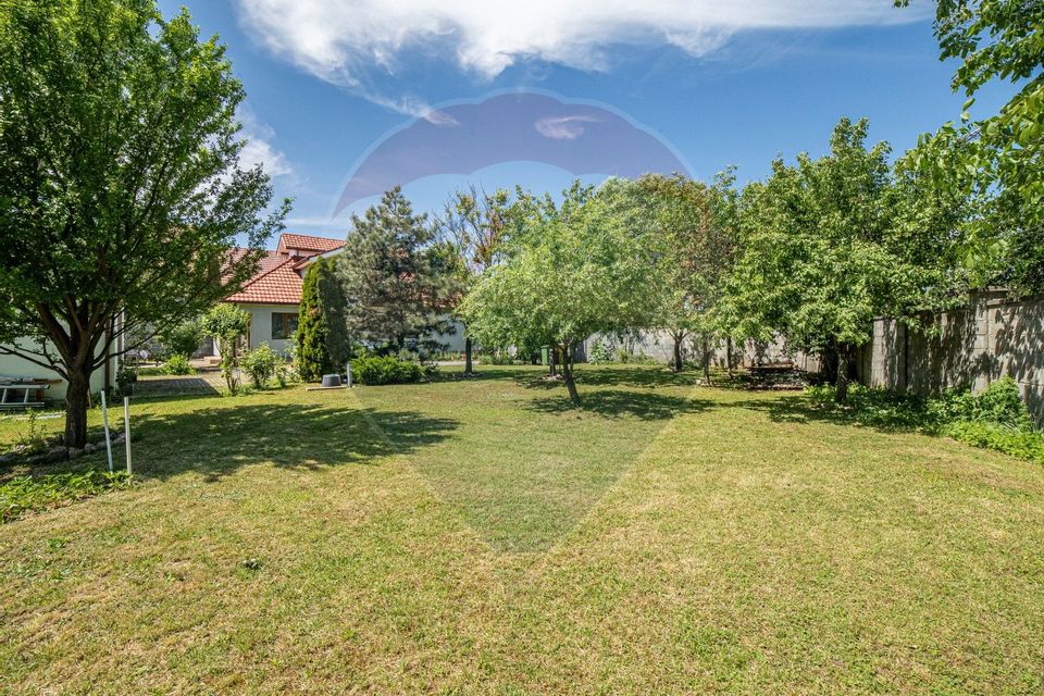 Casă cochetă de vânzare, teren 954 mp, posibil parcelare, în Subcetate