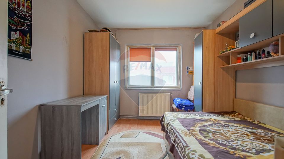 4 room Apartment for sale, Florilor area