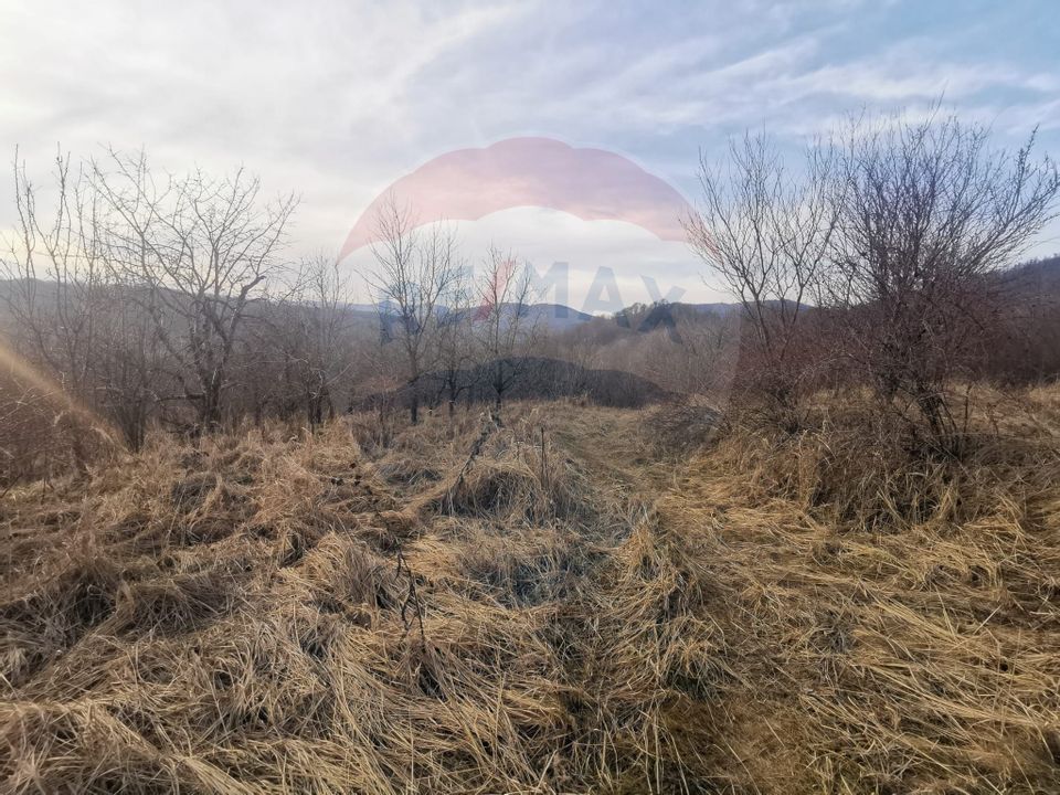 Teren intravilan cu priveliște,  951mp