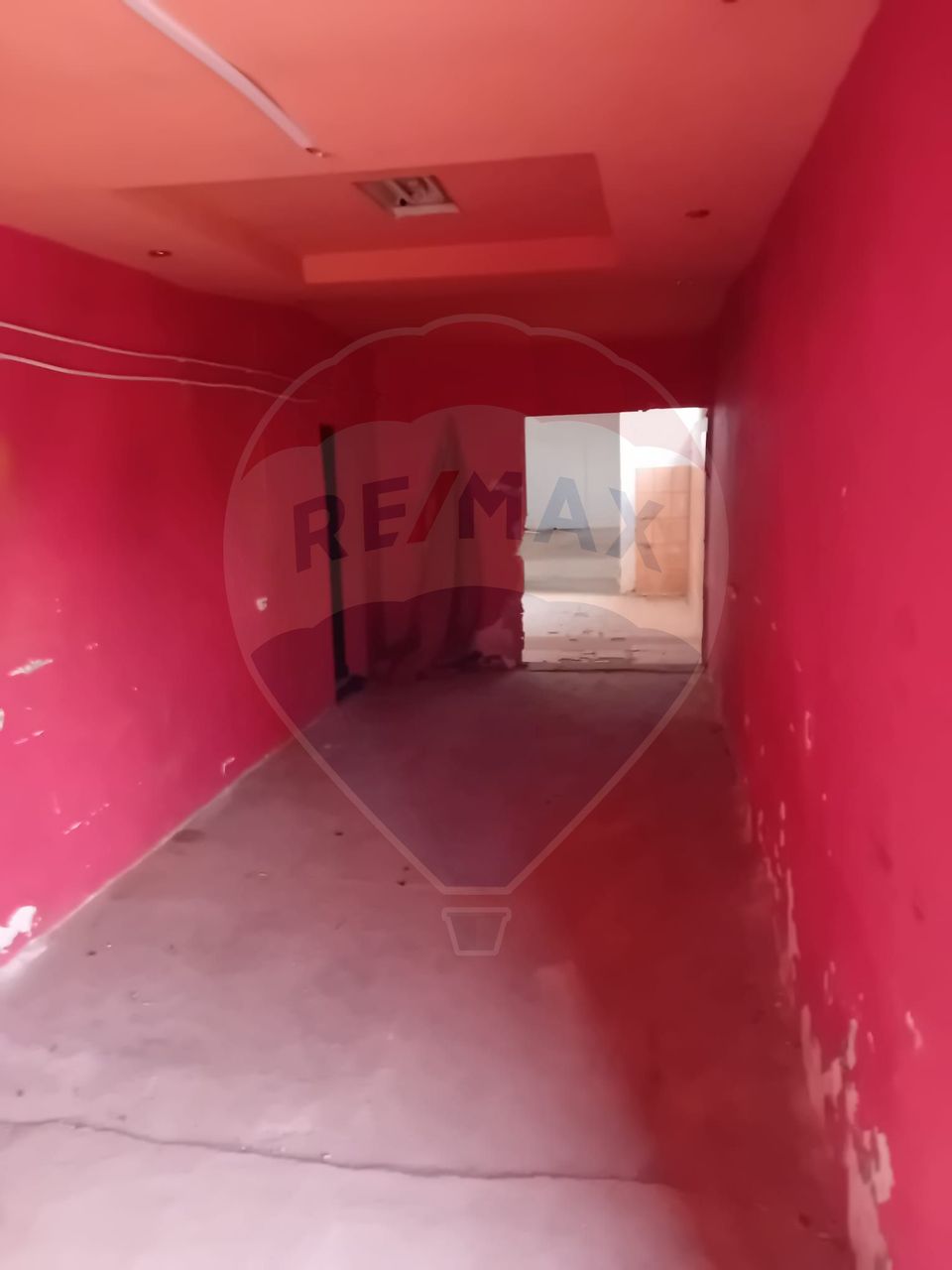 303sq.m Commercial Space for rent, Est area