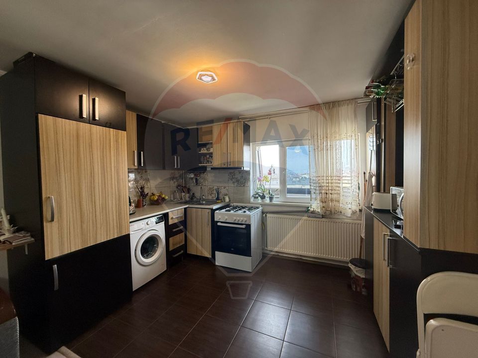 Apartament cu 3 camere de vânzare în zona Lapus