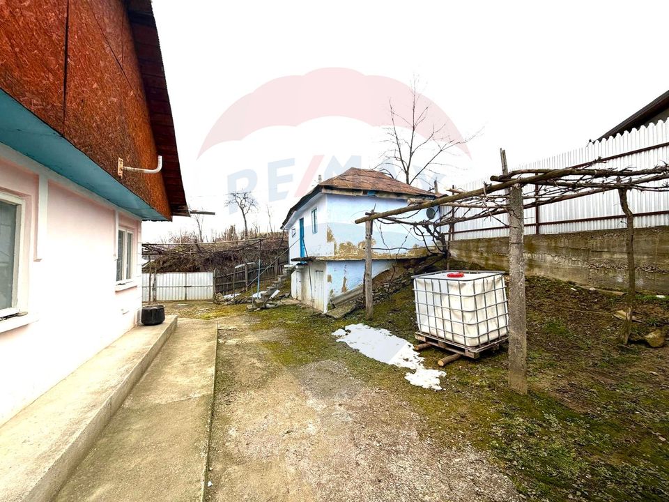 Casă 3 camere de vânzare – Gârleni, sat Lespezi, Str. Frunzei