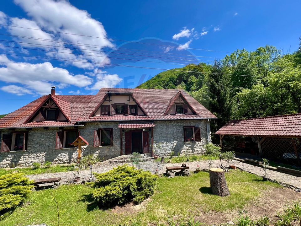 13 room Hotel / Pension for sale