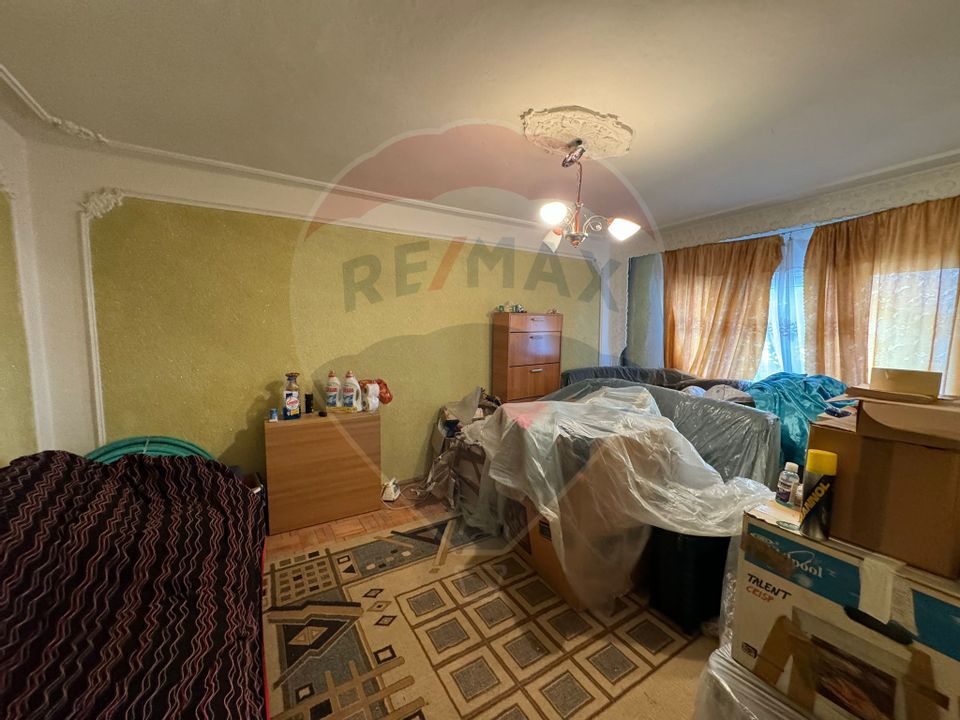 Apartament cu 4 camere la etajul 1 în zona sud