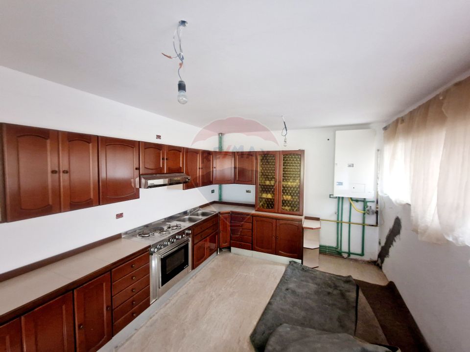 5 room House / Villa for sale, Darmanesti area