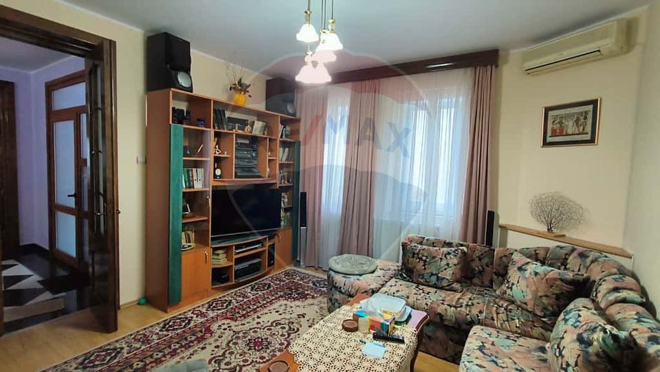 Casă cu piscină de vânzare în zona Piața Centrală Galați