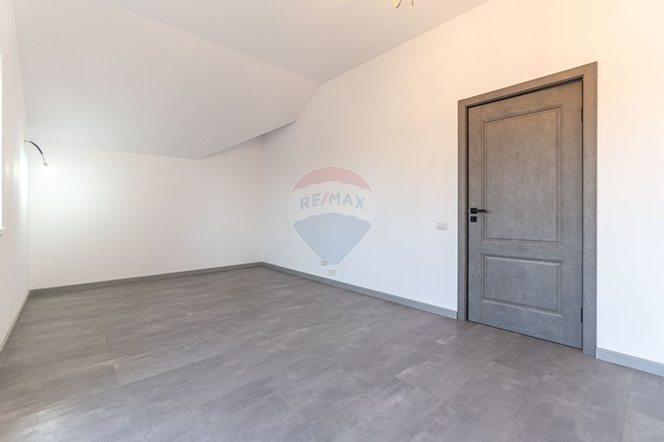 CASE NOI ÎN ARHITECTURĂ ALPINO-MODERNĂ CU ALEE PRIVATA | CRISTIAN