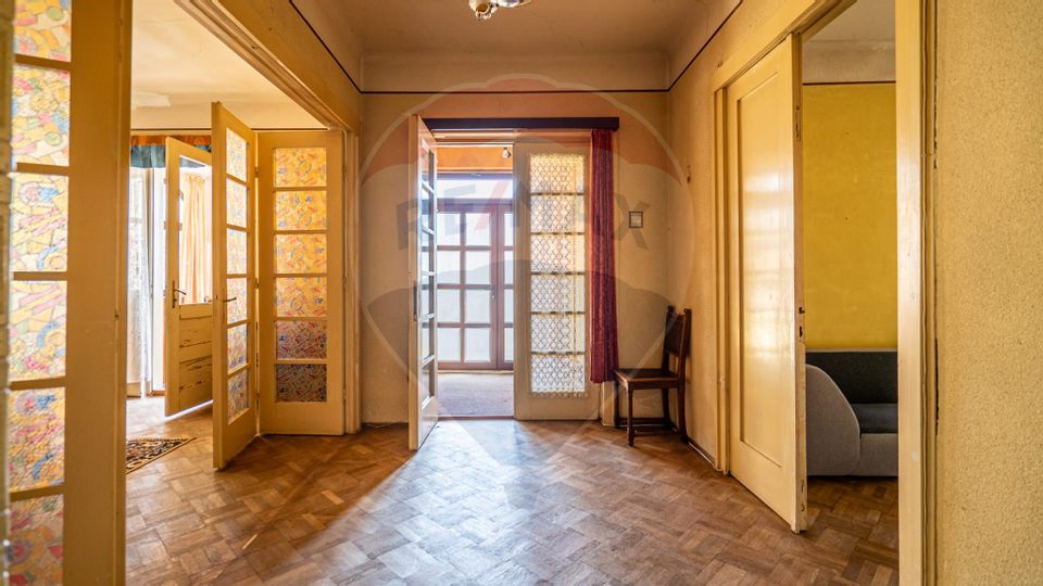 VILA! Investitie - pretabil pensiune SINAIA- zona apreciata turistic!