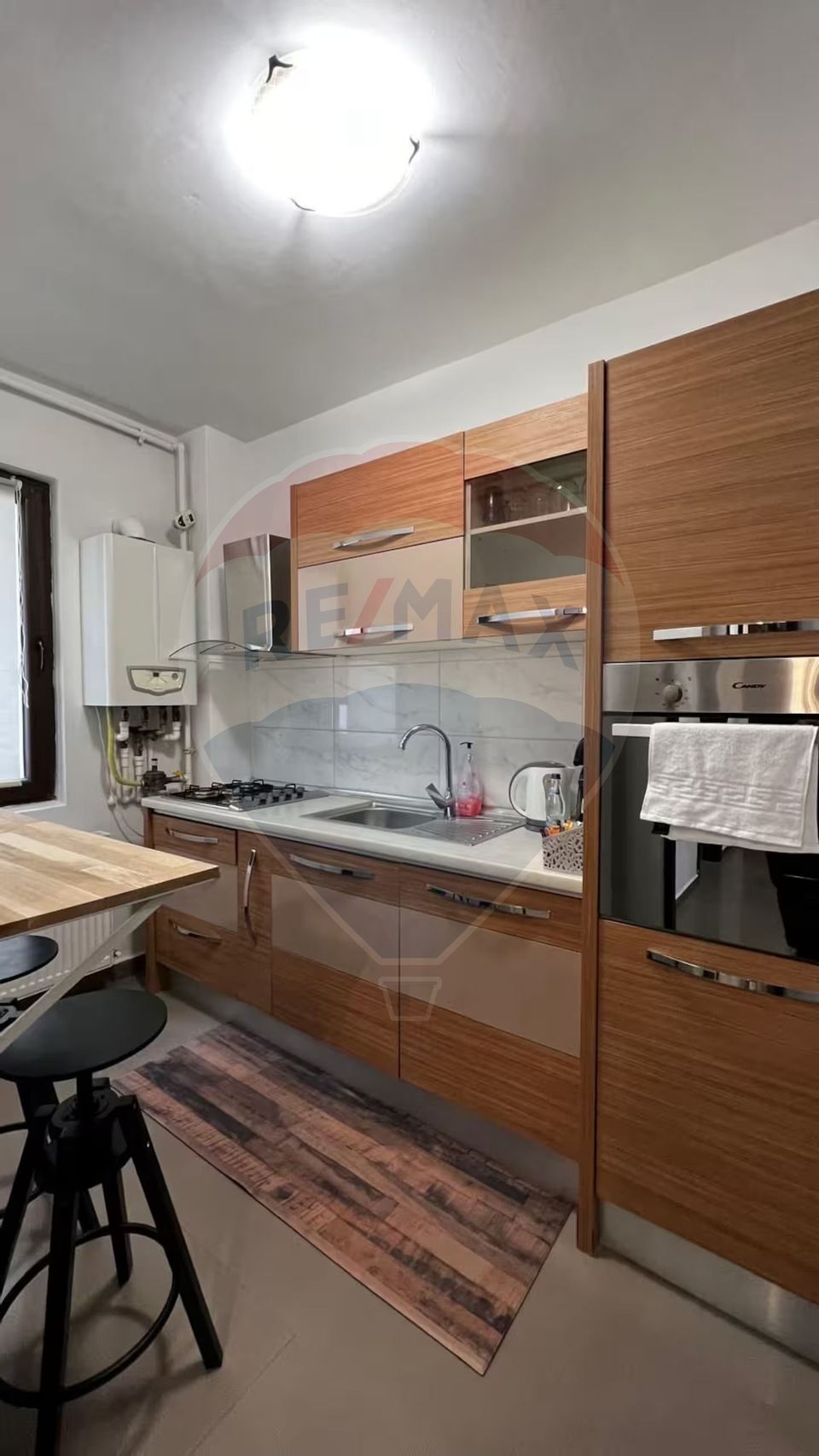 De Inchırıat garsoniera spatioasa Splaiul Unirii cu centrala termica