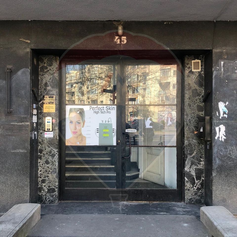 Apartament cu 4 camere nemobilat in P-ta Victoriei langa Orange