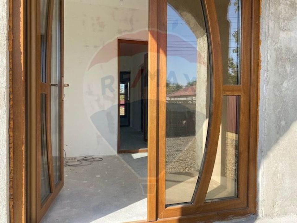 Casă / Vilă cu 5 camere de vânzare