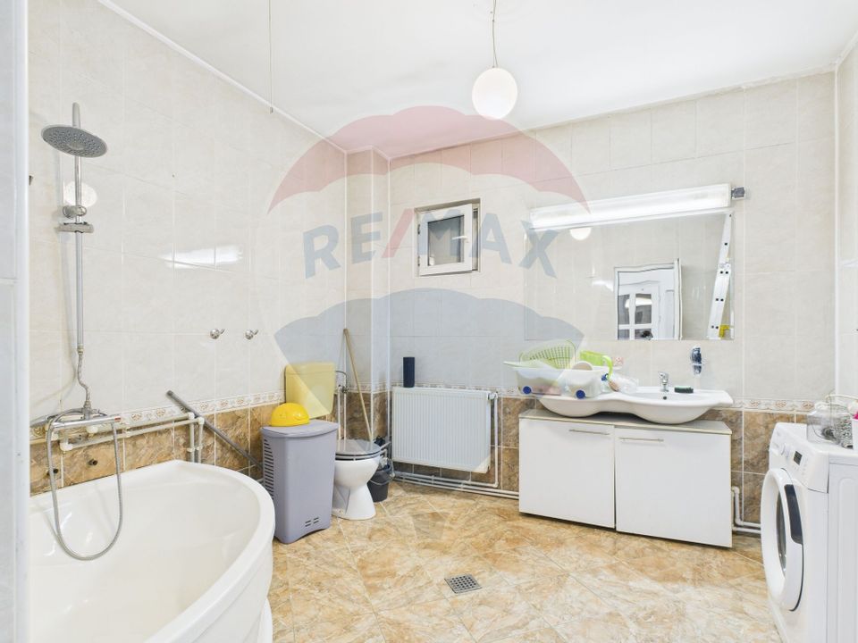 Casă cu 8 camere si 300mp curte, de închiriat în zona Bd. Gloriei