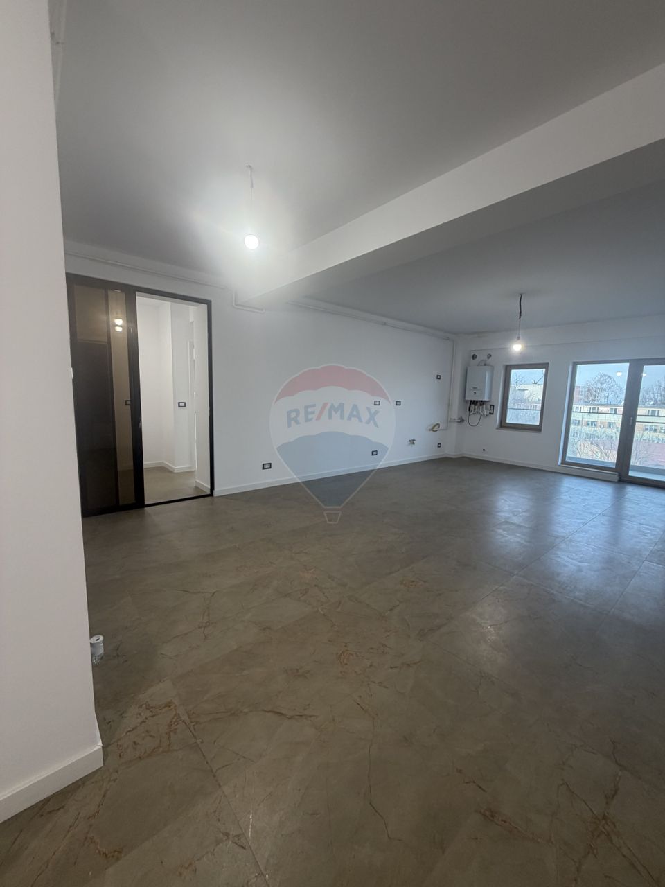 3 camere, Central, bloc nou, etaj 2, lift