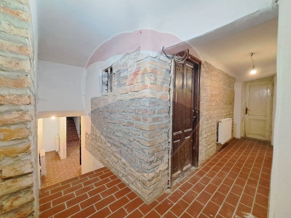 Spațiu comercial-Demisol-Atelier de arta