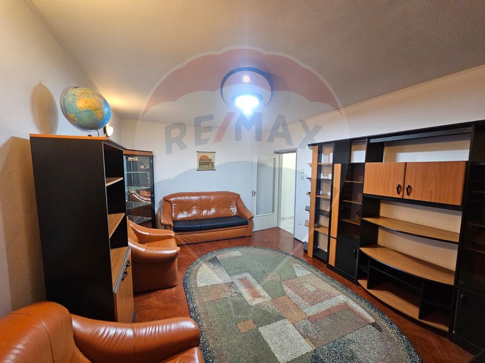 Apartament cu 3 camere de închiriat în zona Berceni