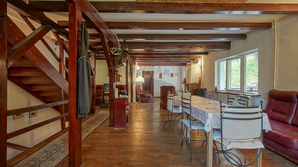 Vila cu potential turistic in Predeal privelisti si liniste montana