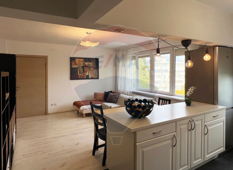 Vanzare apartament spatios,  3 camere - Metrou 1Mai