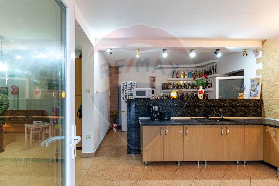 4 room Hotel / Pension for sale, Calea Moldovei area
