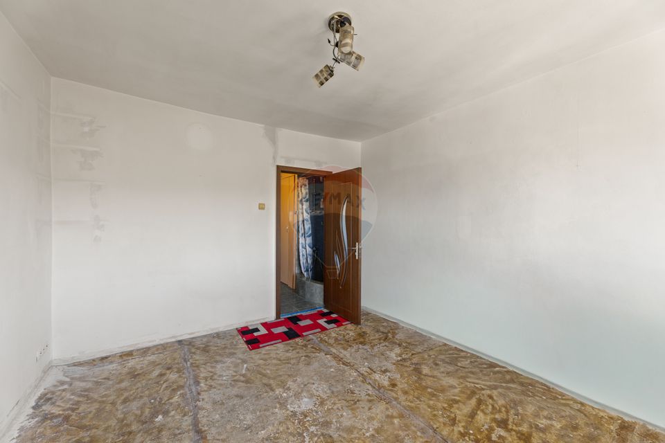 Garsoniera de vânzare zona UTA, etaj 2