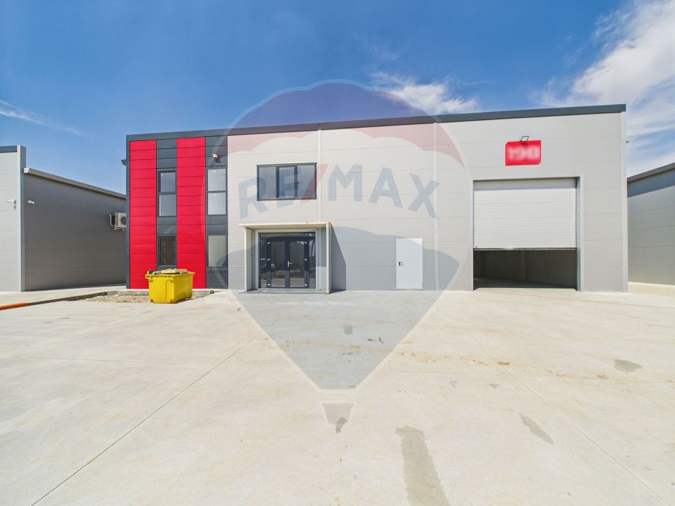 Modern industrial space hall for rent