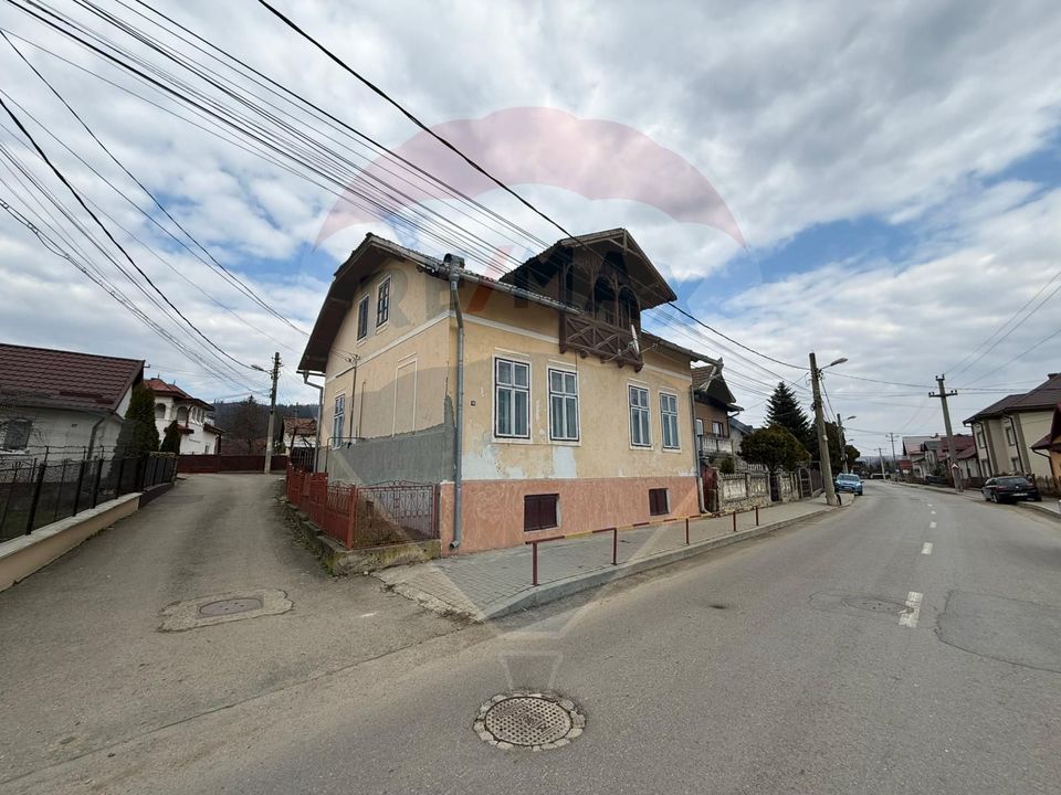 Casă de vânzare în GURA HUMORULUI zona Ariniș 250 mp teren