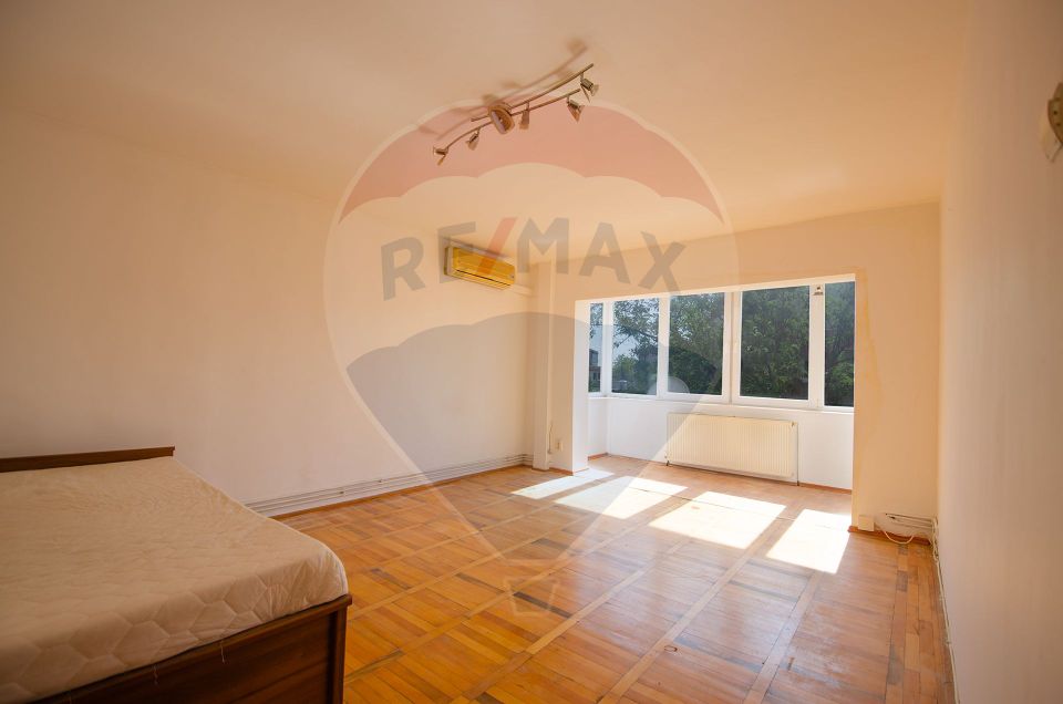 Apartament cu 4 camere de vânzare în zona Steaua