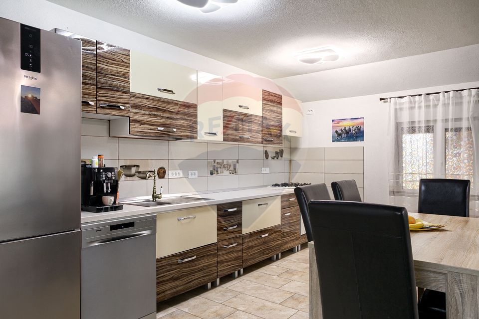 Casă renovată modern cu 3 camere de vânzare Frumușeni Arad