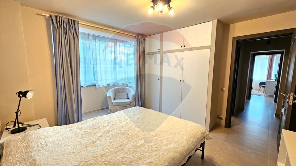 Inchiriez apartament modern cu 4 camere în zona Parcul Central