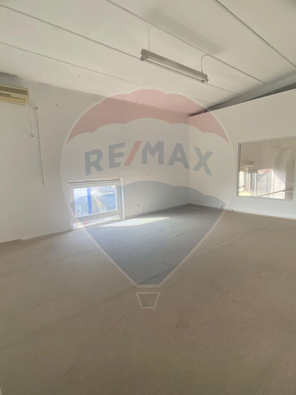 DE INCHIRIAT Spații comerciale intre 190-1500 mp în Sectorul 1