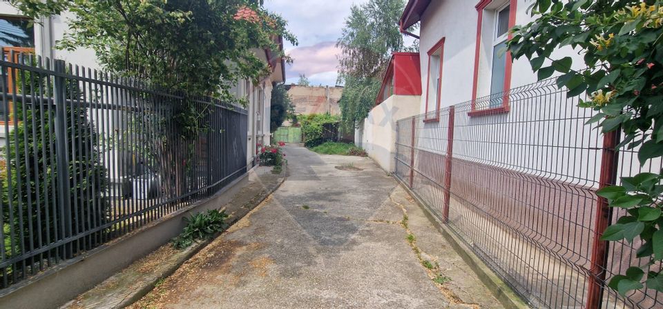 Corp cladire, 3 camere de vânzare, central, CABINET MEDICAL