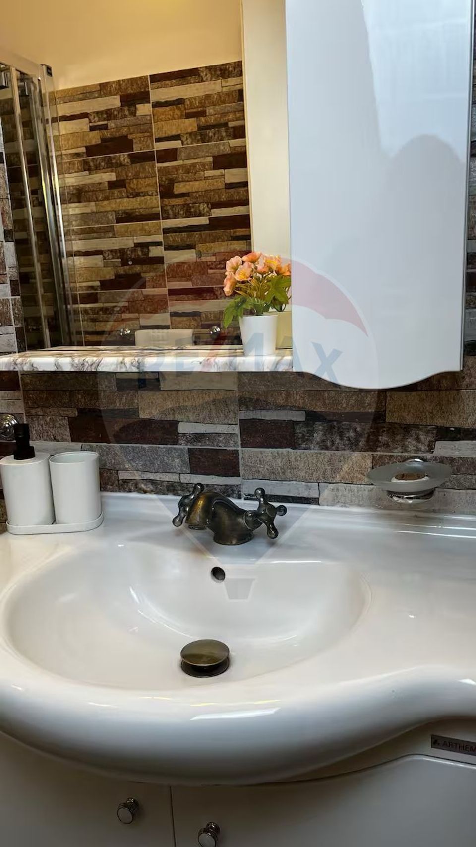 De inchiriat apartament central si cochet