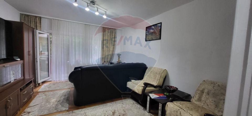 Vanzare ap 3 camere 2 bai etaj 1 complet decomandat  zona Miorita