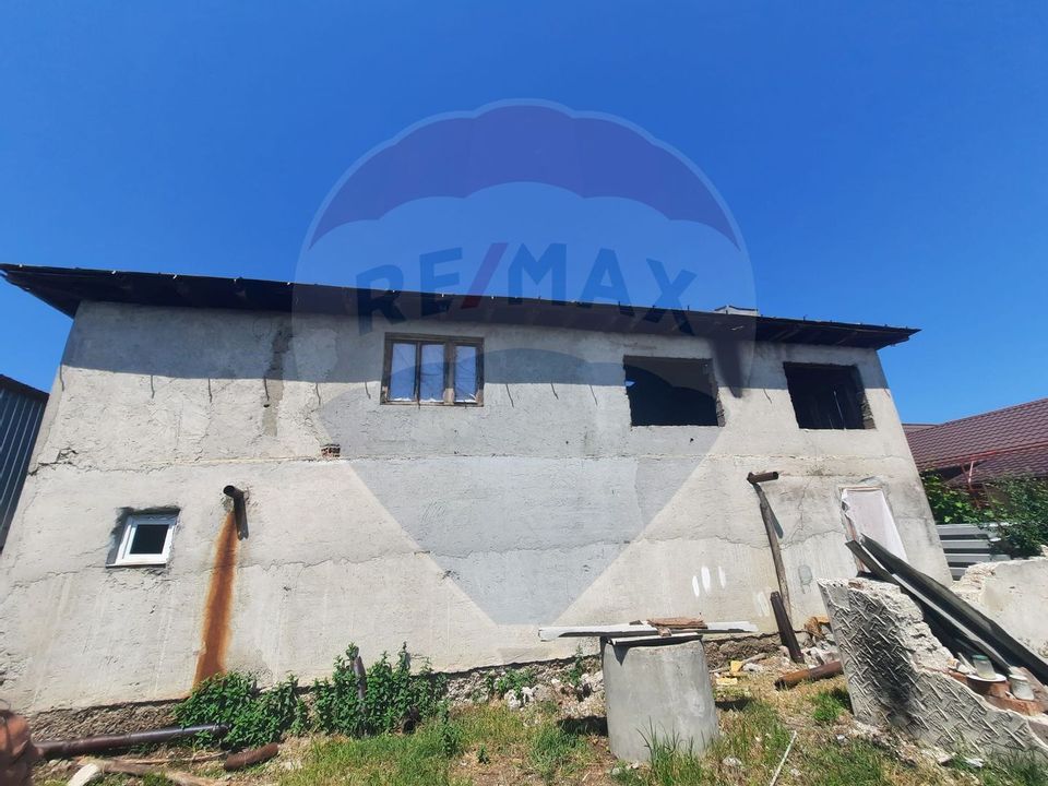 Land 921sqm Golesti / Strada Izvor