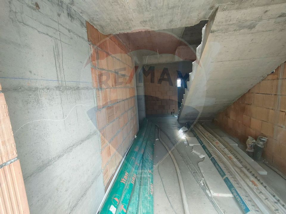 Apartament de vanzare cu gradina