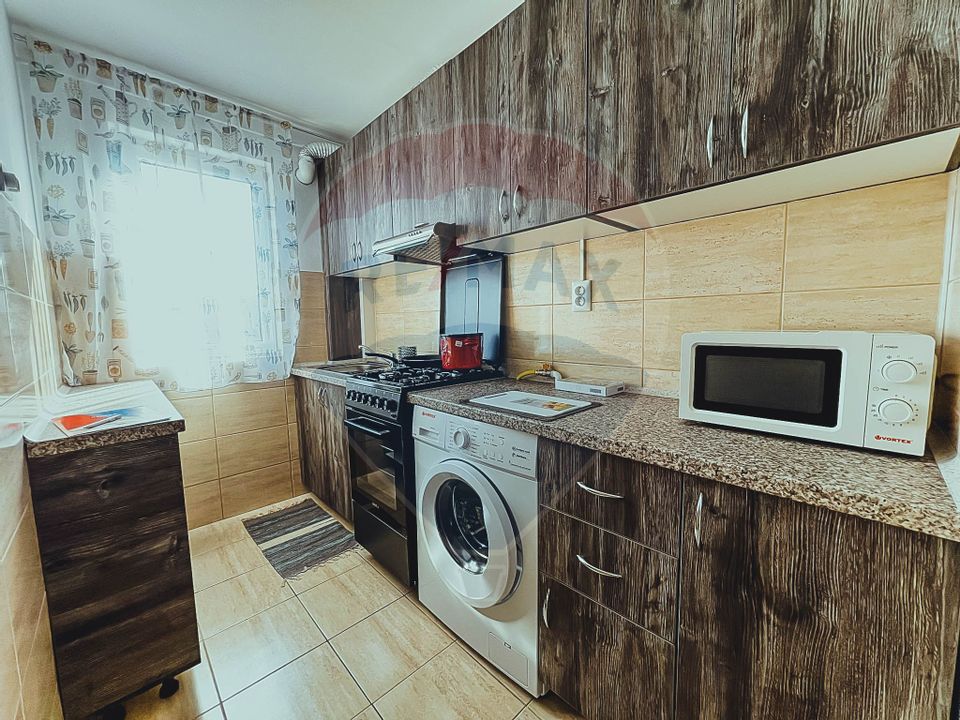 Apartament cu 2 camere de închiriat în zona Intim