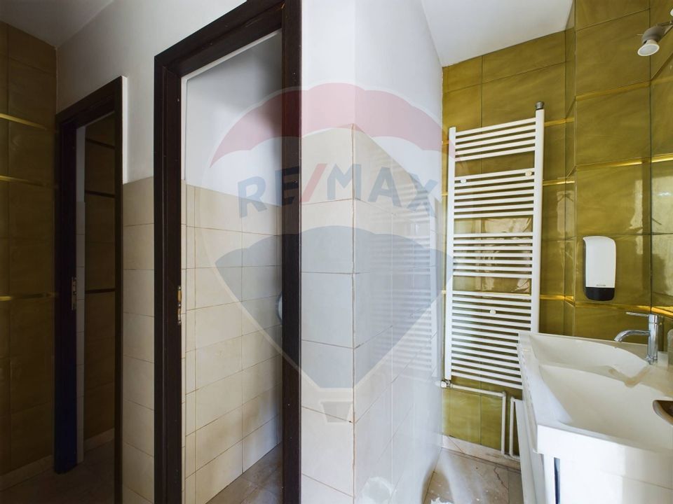 De Vanzare Spațiu Comercial Ultracentral 4 camere