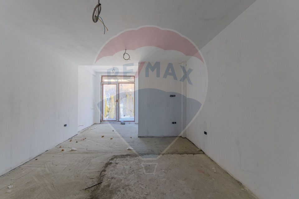 Activ Hotelier SubEvaluat | 18.000 mp construiti | 3 ha teren | BRASOV