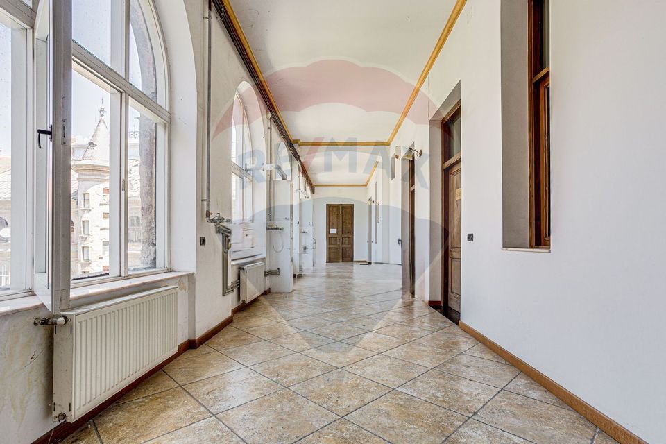 Apartament spatios de vanzare in Palatul Neuman, ultracentral.