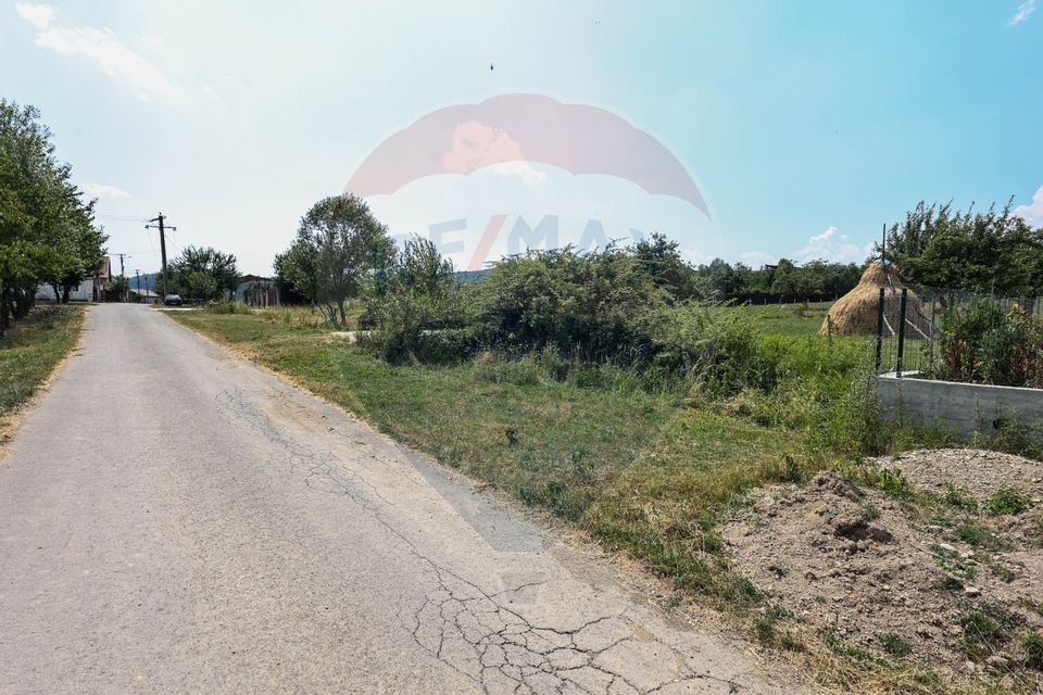 Land 2,187sqm Vulcan / Strada Parului