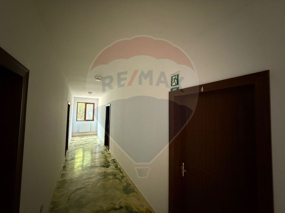 Pensiune cu 23 camere de vânzare in Mamaia Sat