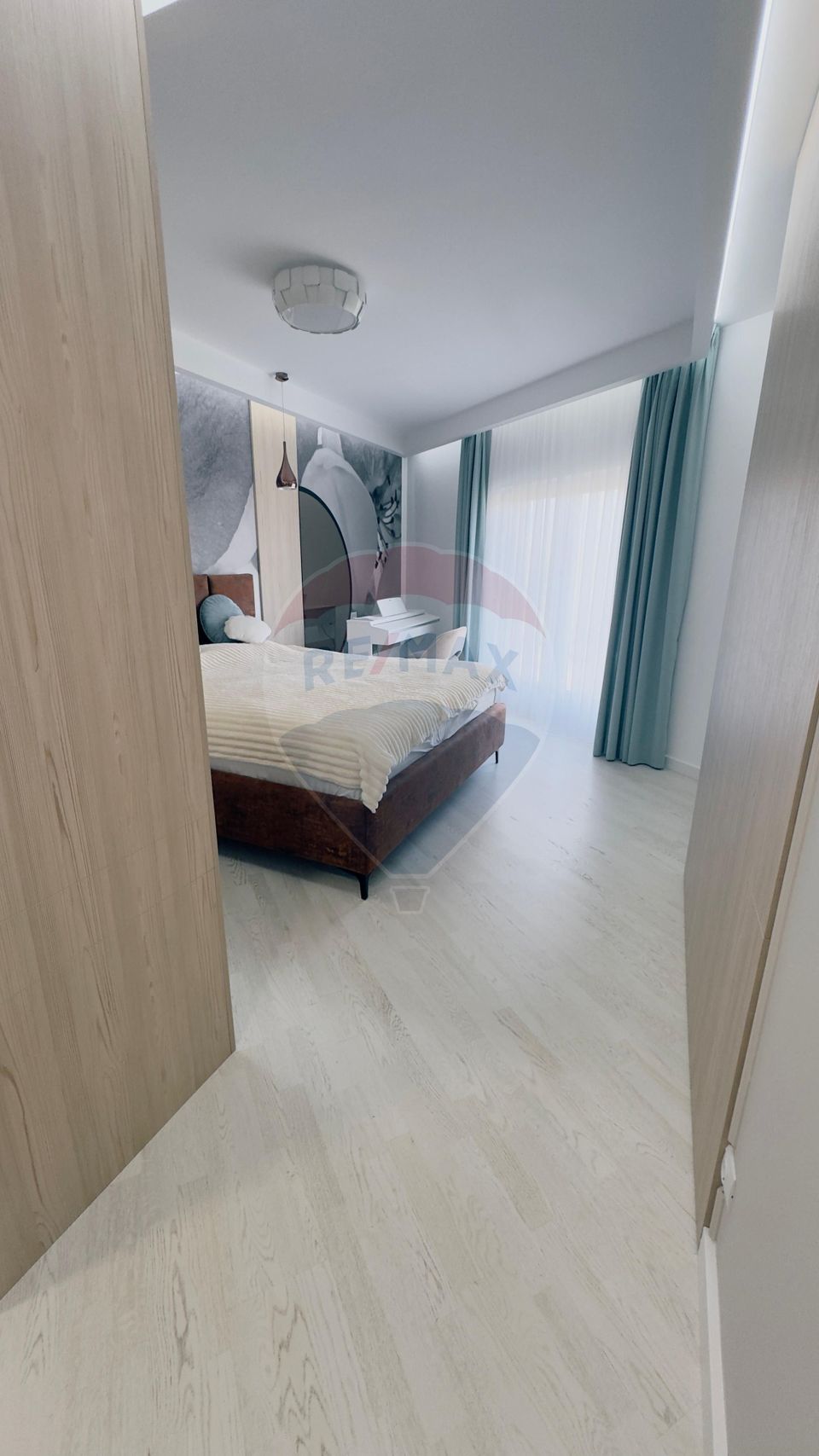 Proprietate premium în Filiași, locuință de lux cu spații comerciale