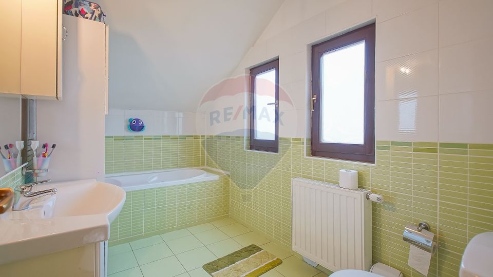 4 room House / Villa for sale, Tractorul area