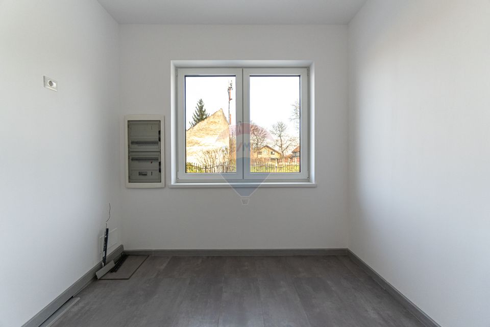 CASE NOI ÎN ARHITECTURĂ ALPINO-MODERNĂ CU ALEE PRIVATA | CRISTIAN