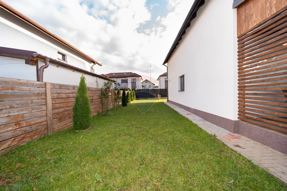 Comision 0%! | Proprietate cu terasa, semineu | 400 mp teren, Izvor!