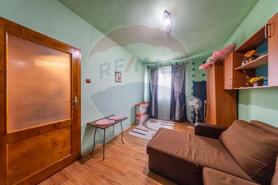 Apartament de vânzare 3 camere Chisineu Cris