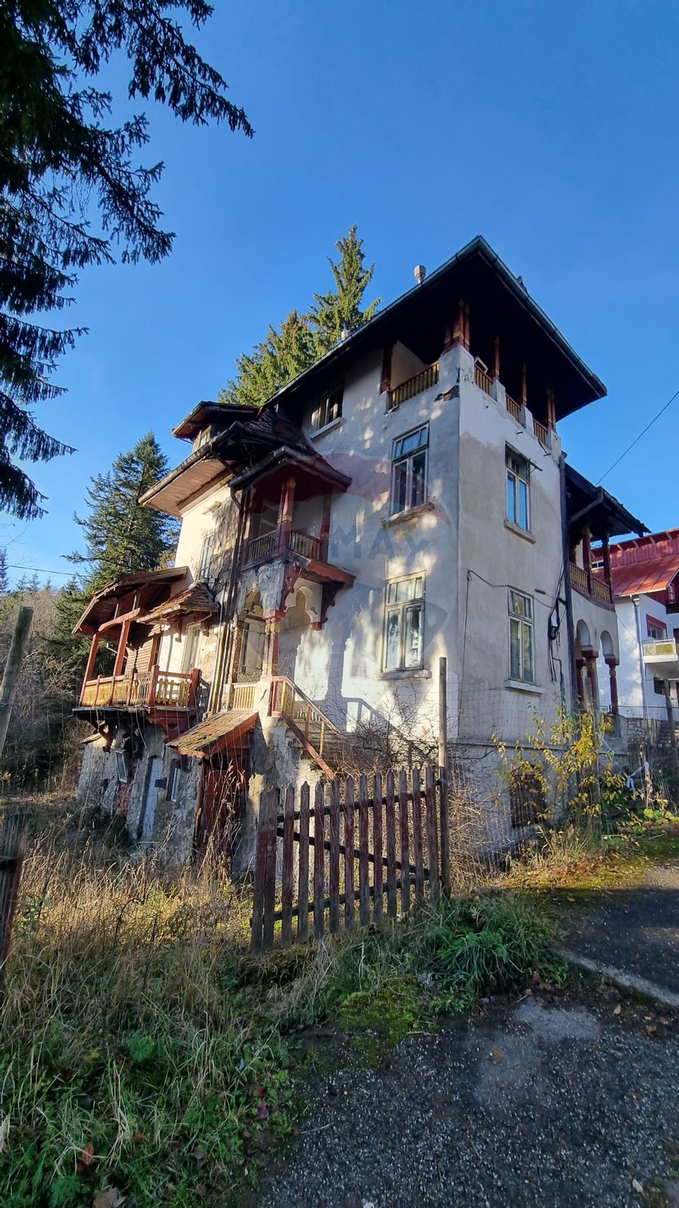 House / Villa interwar for sale + land,Predeal