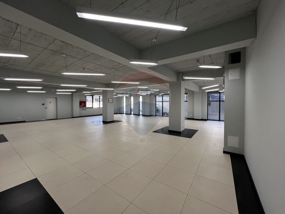 Spațiu comercial modern de închiriat / 2 locuri de parcare